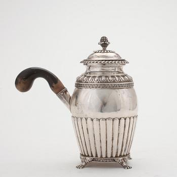 CHOKLADKANNA, silver, Gustaf Folcker, Stockholm, 1834. Vikt ca 430g.