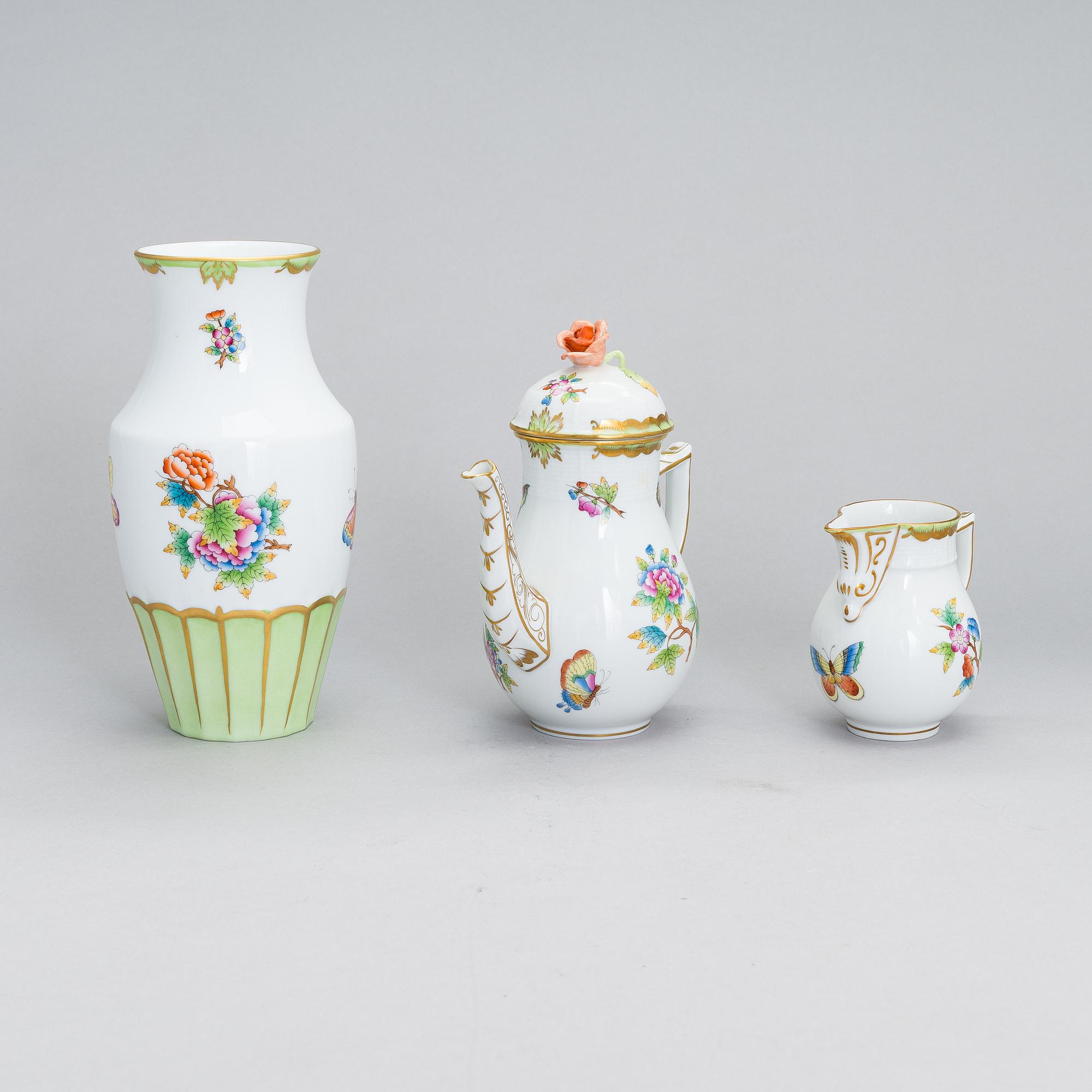 A Herend Queen Victoria VBO porcelain coffee set and two trinket boxes, totally 19 pieces, Hungary.