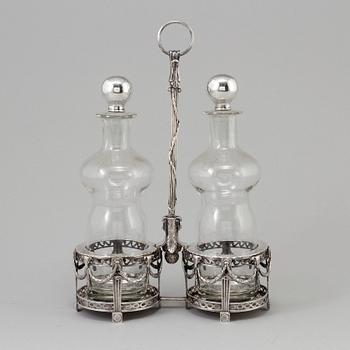 A silver bottle holder with glass bottles, possibly from Holland. From around year 1900.