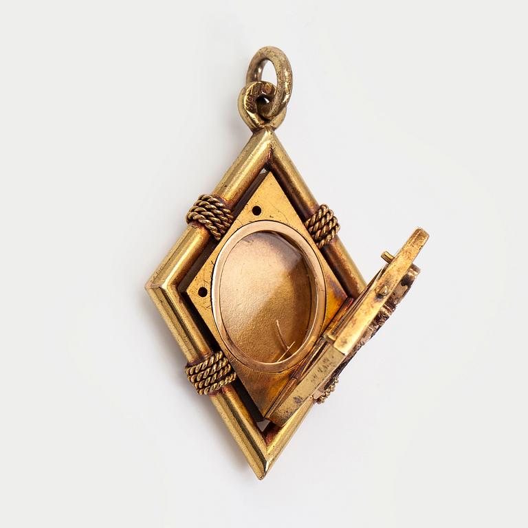 Medaljonki, viistehiottu rubiini, ruusuhiotut timantit, 14K (56) kultaa, Venäjä 1908-1926.