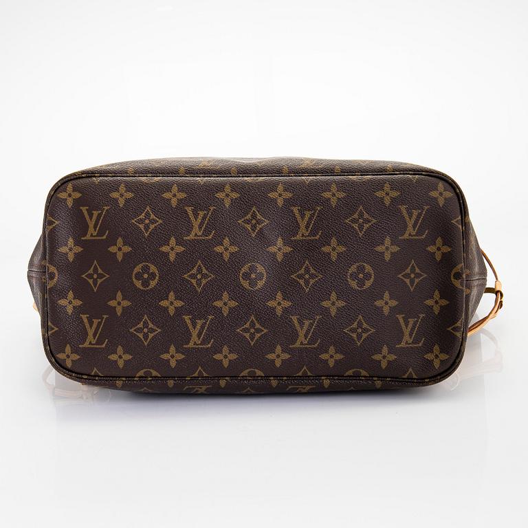 Louis Vuitton, a Monogram Canvas 'Neverfull MM' bag.