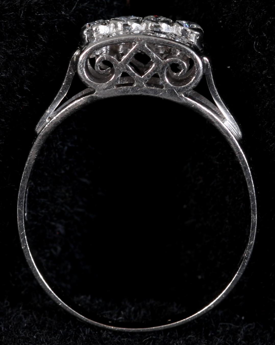 RING, vitguld samt 14 briljanter.