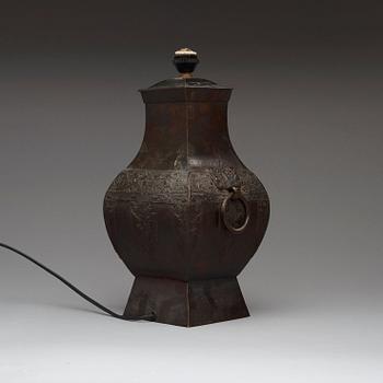 An archaistic bronze vase, Qing Dynasty (1644-1912).