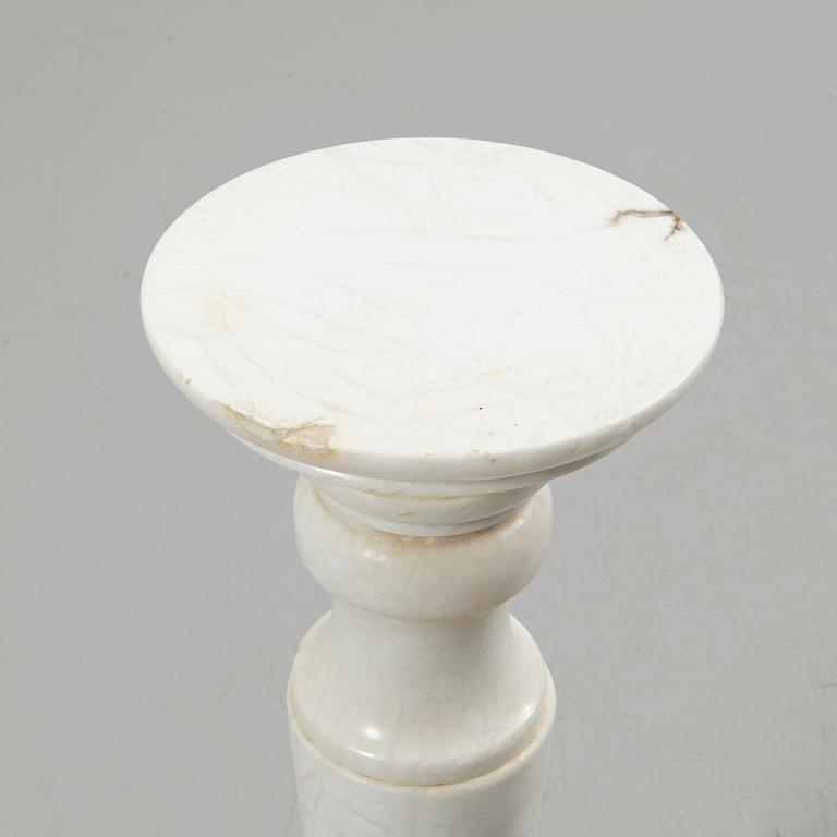 Pedestal with urn, 20th century.