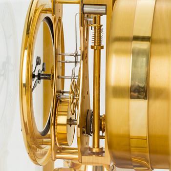 JAEGER-LeCOLUTRE. Atmos, table clock, ca 20 x 25 x 14 cm.