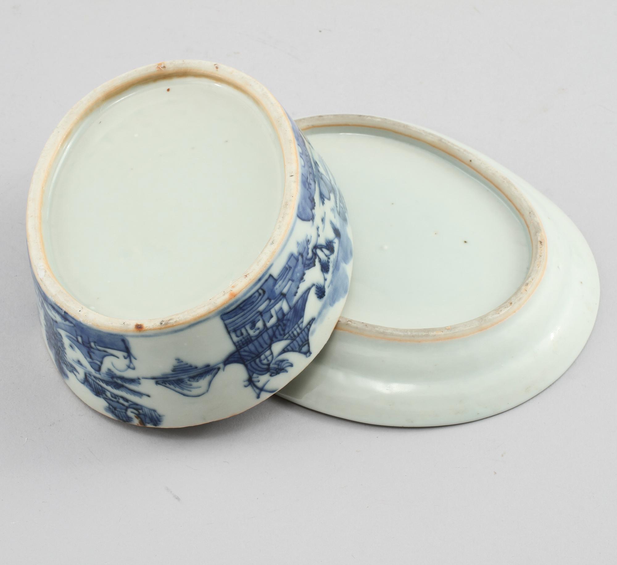 SMÖRTERRIN med FAT, porslin, Kina, 1800-tal.