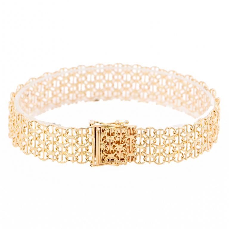 18K gold bracelet.