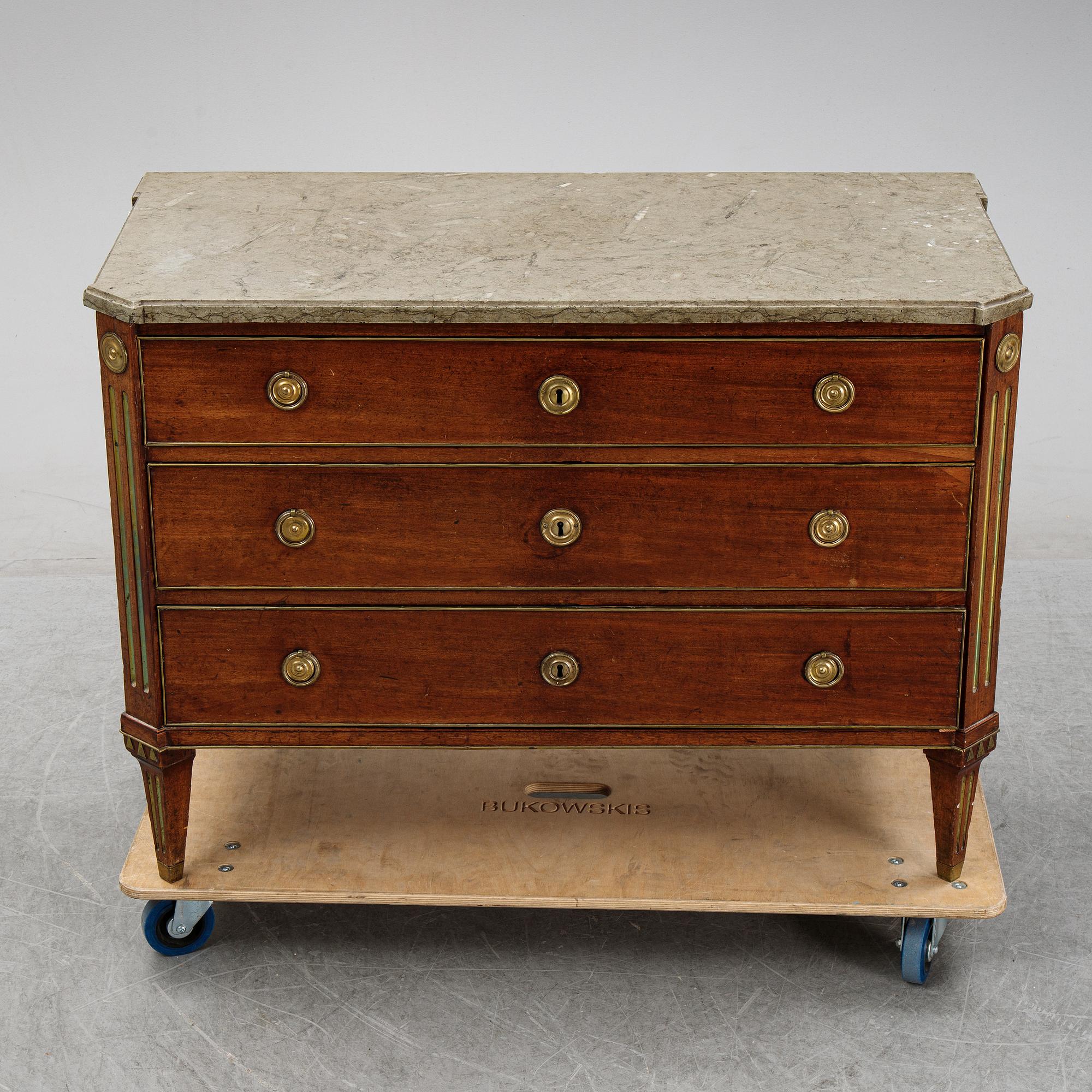 A late Gustavian mahogany chest of drawers.