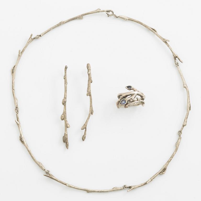 Sofia Björkman, collier, ring och örhängen i form av björkgrenar, silver. Ring med tanzaniter.