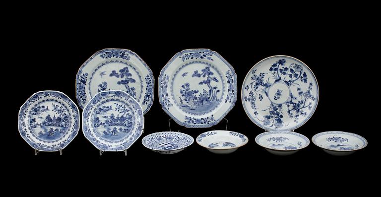 PARTI TALLRIKAR, 9 st olika, porslin, Kangxi resp Qianlong, Kina 1700-tal.