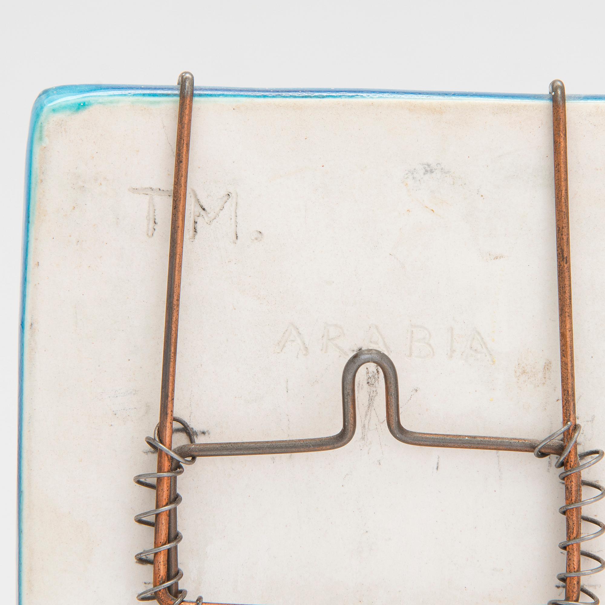 Toini Muona, relief, stengods, signerad TM Arabia.