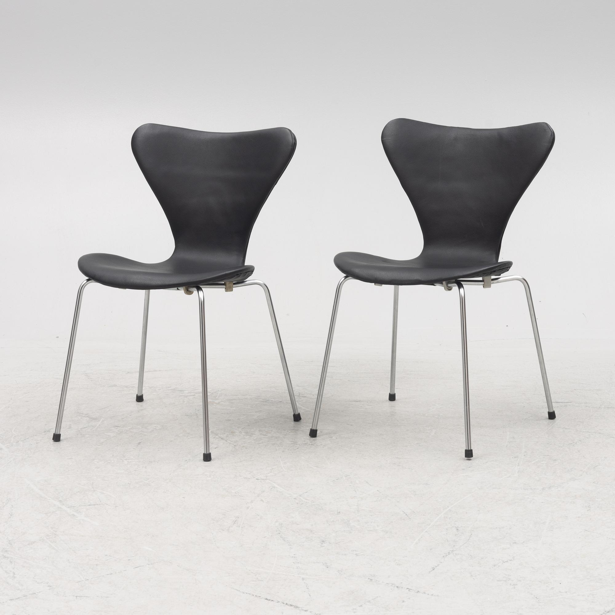 Arne Jacobsen, six 'Series 7' chairs, Fritz Hansen, Denmark, 1967 and later.