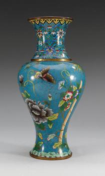 752. VAS, cloisonné. Qing dynastin.