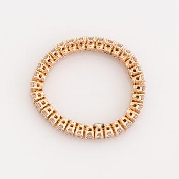 Brilliant-cut diamond ring.