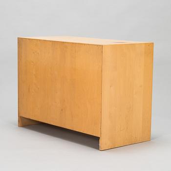 Aino Aalto, skåp, modell 217, O.Y. Huonekalu- ja Rakennustyötehdas A.B. 1900-talets mitt.