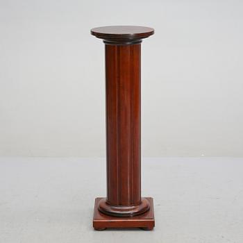 PIEDESTAL, 1900-talets första hälft.