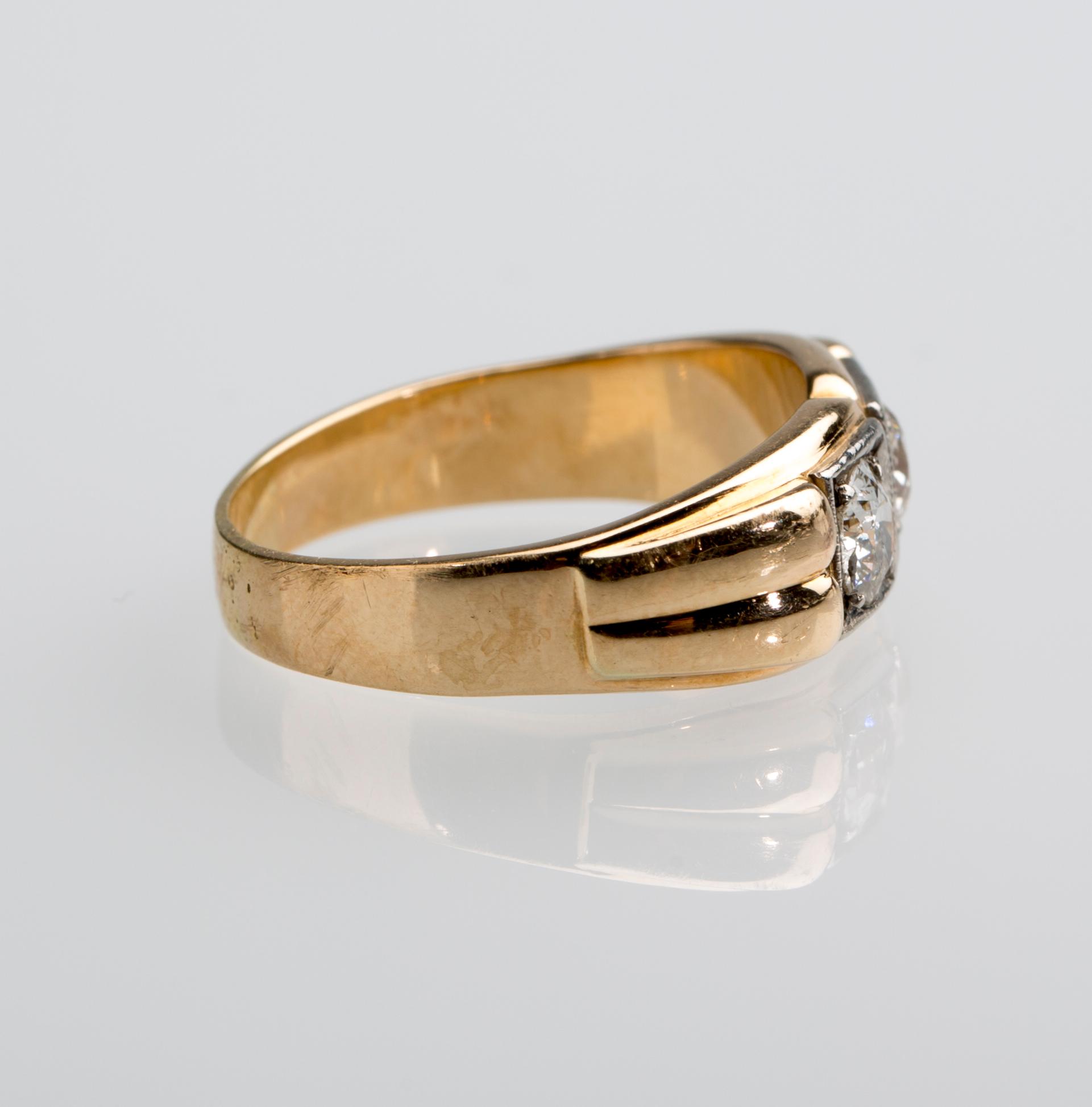 RING, 14 k guld med gammalslipade diamanter, totalt ca 0.80 ct. Vikt ca 8 g.