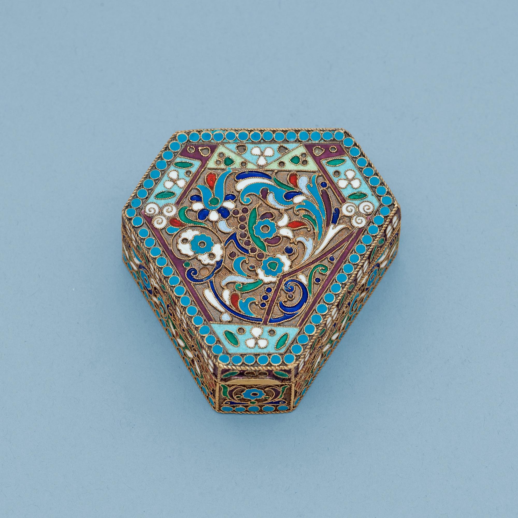 A Russian 20th century silver-gilt and enamel box, unidentified makersmark, Moscow 1908-1917.
