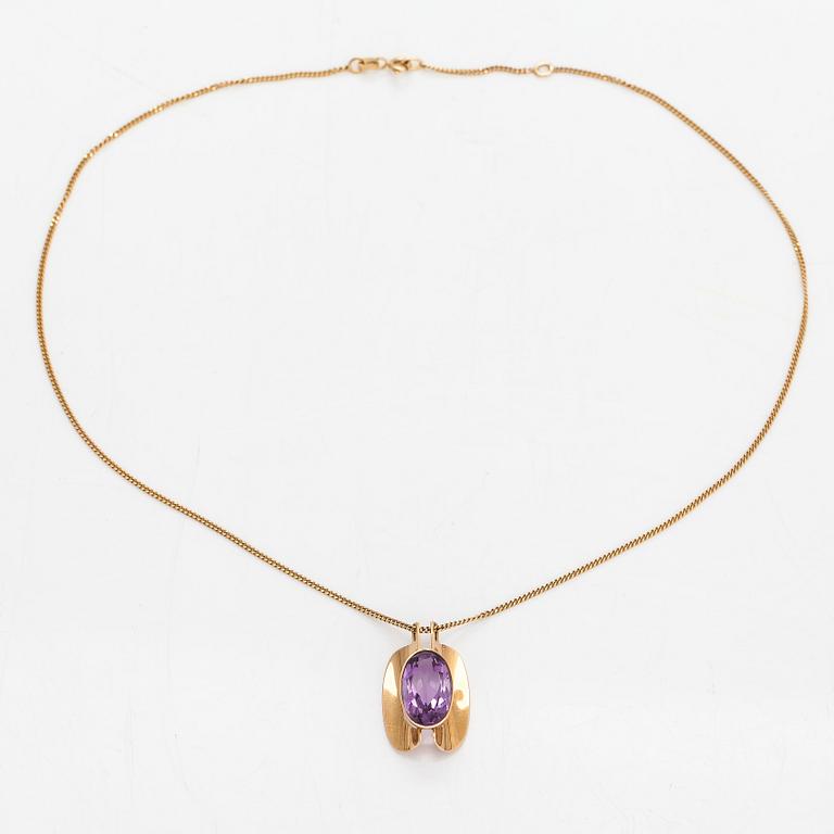 Eero Rislakki, A 14K gold necklace with an amethyst. Westerback, Helsinki 1960.