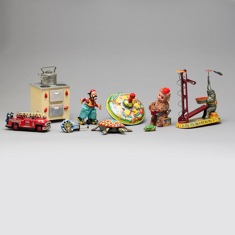 SAMLING LEKSAKER, 9 st,  Japan och Tyskland. Bland annat "Clown on Roller Skate", plåt, Japan.