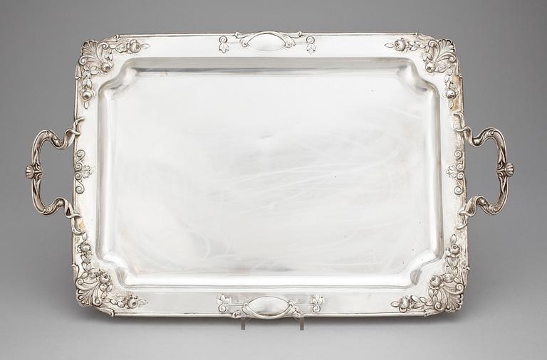 BRICKA, silver, Österrike-Ungern, 1900-talets första kvartal. Ca 1150 g.