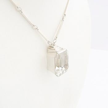 Wiwen Nilsson, collier sterling silver med en trappslipad bergkristall, Lund 1943.