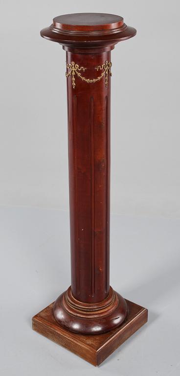 PIEDESTAL, empirestil, 1900-talets första hälft.