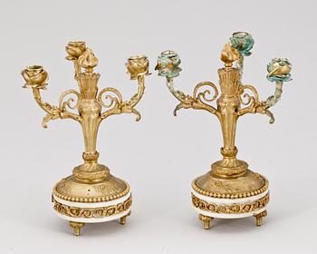 KANDELABRAR, ett par, Louis XVI-stil, 1800-talets slut.