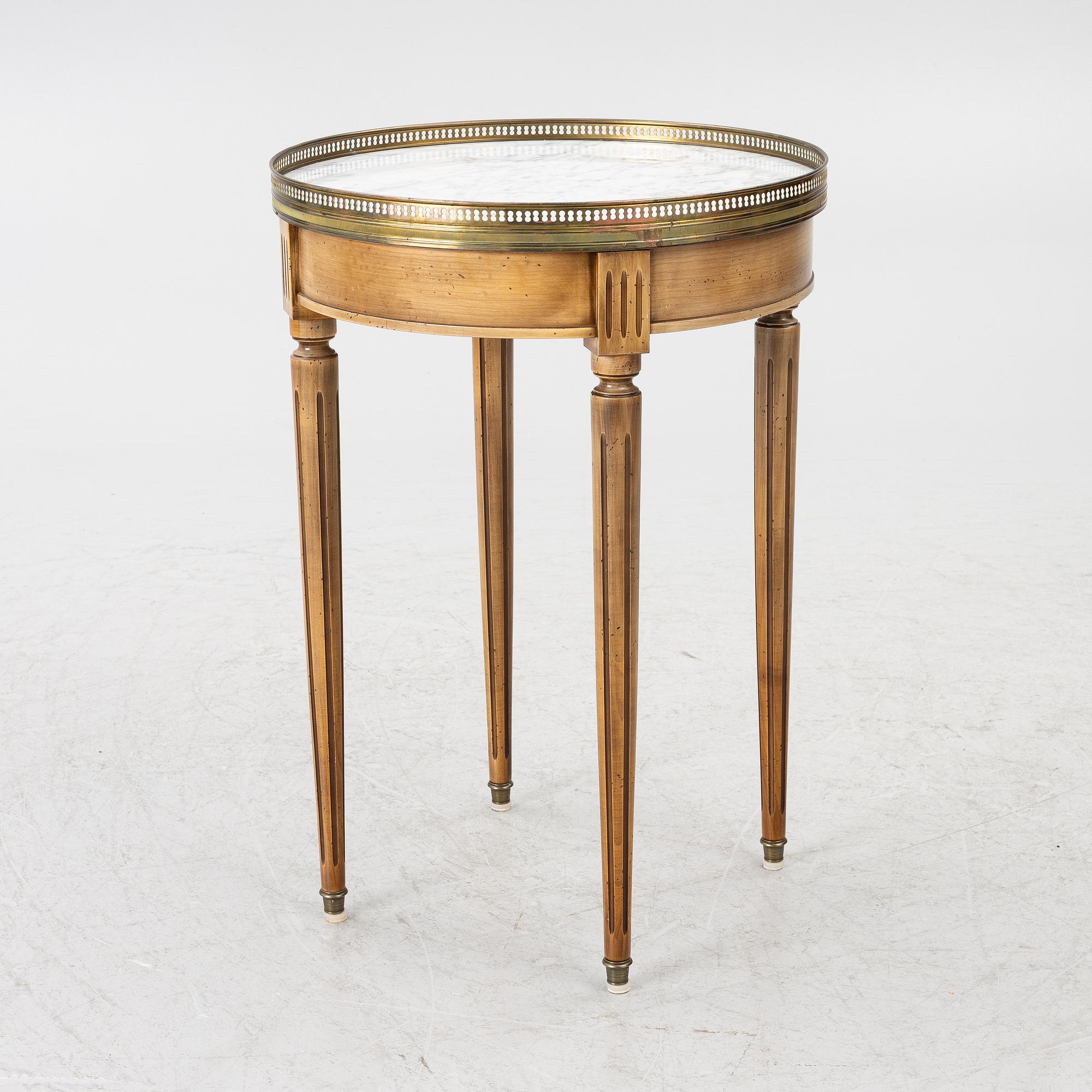 Sidobord, Louis XVI-stil, omkring 1900.