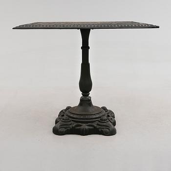 TRÄDGÅRDSBORD, gjutjärn, modern tillverkning.