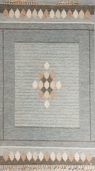 MATTA, rölakan, signerad IS (Ingegerd Silow). Ca 242 x 165 cm.