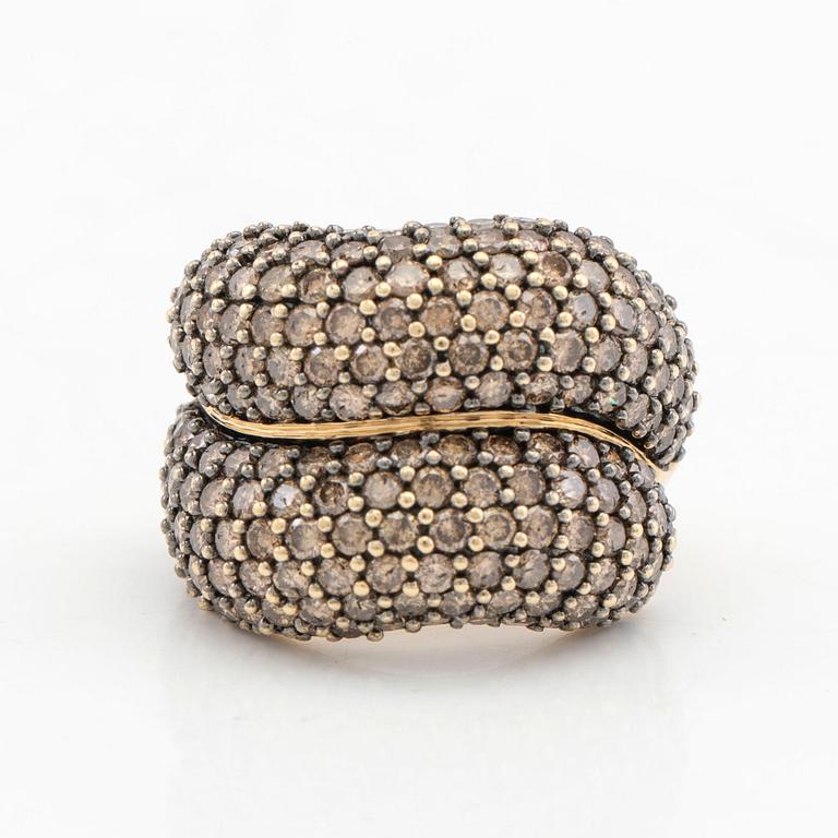 Ring, 14K gold with brown diamonds.
