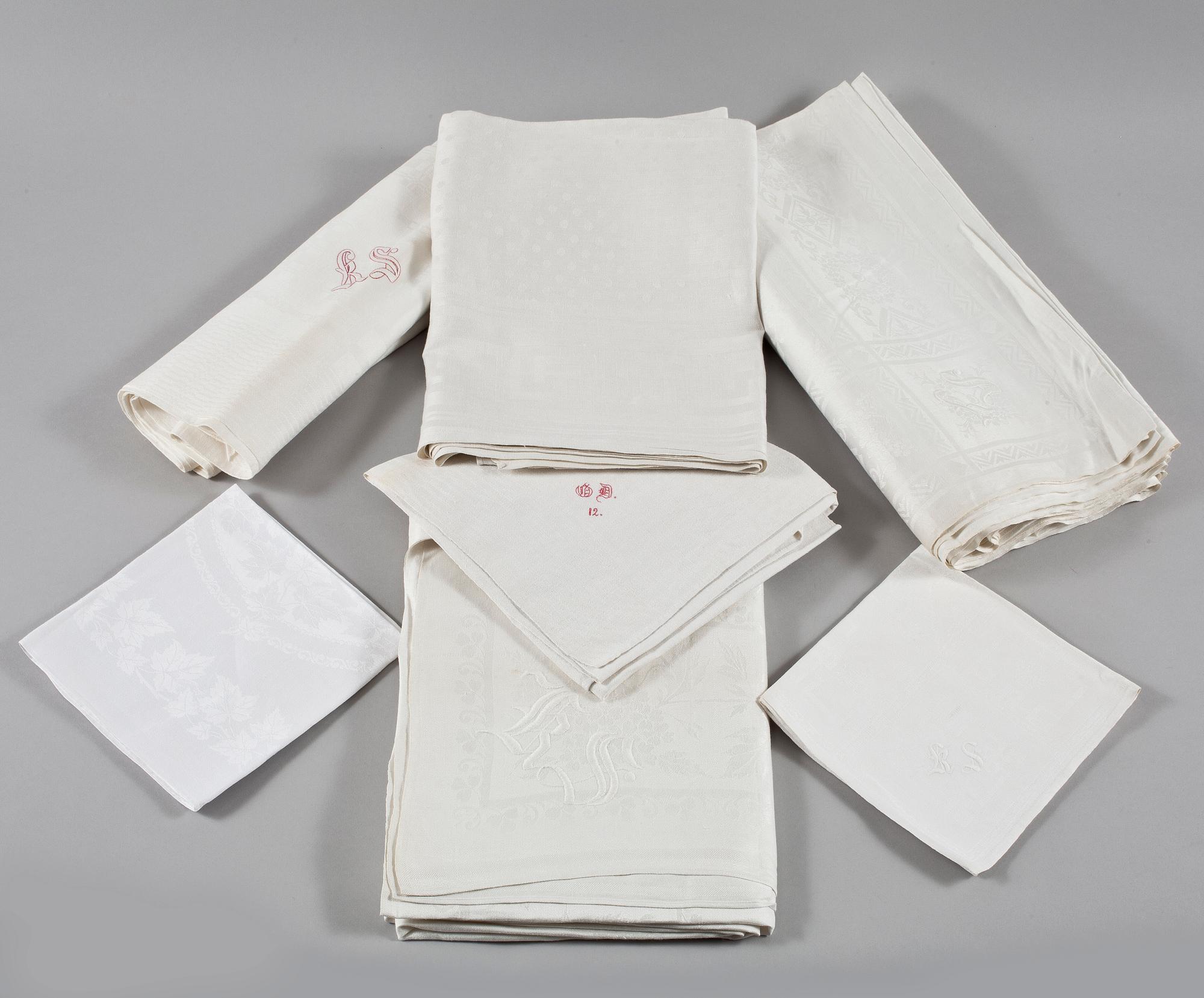 PARTI LINNEDAMAST, omkring 90 delar, 1900-tal.