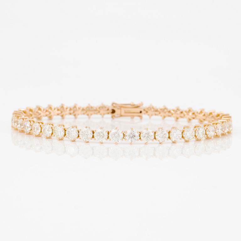 Tennis bracelet in 18K gold with brilliant-cut diamonds.