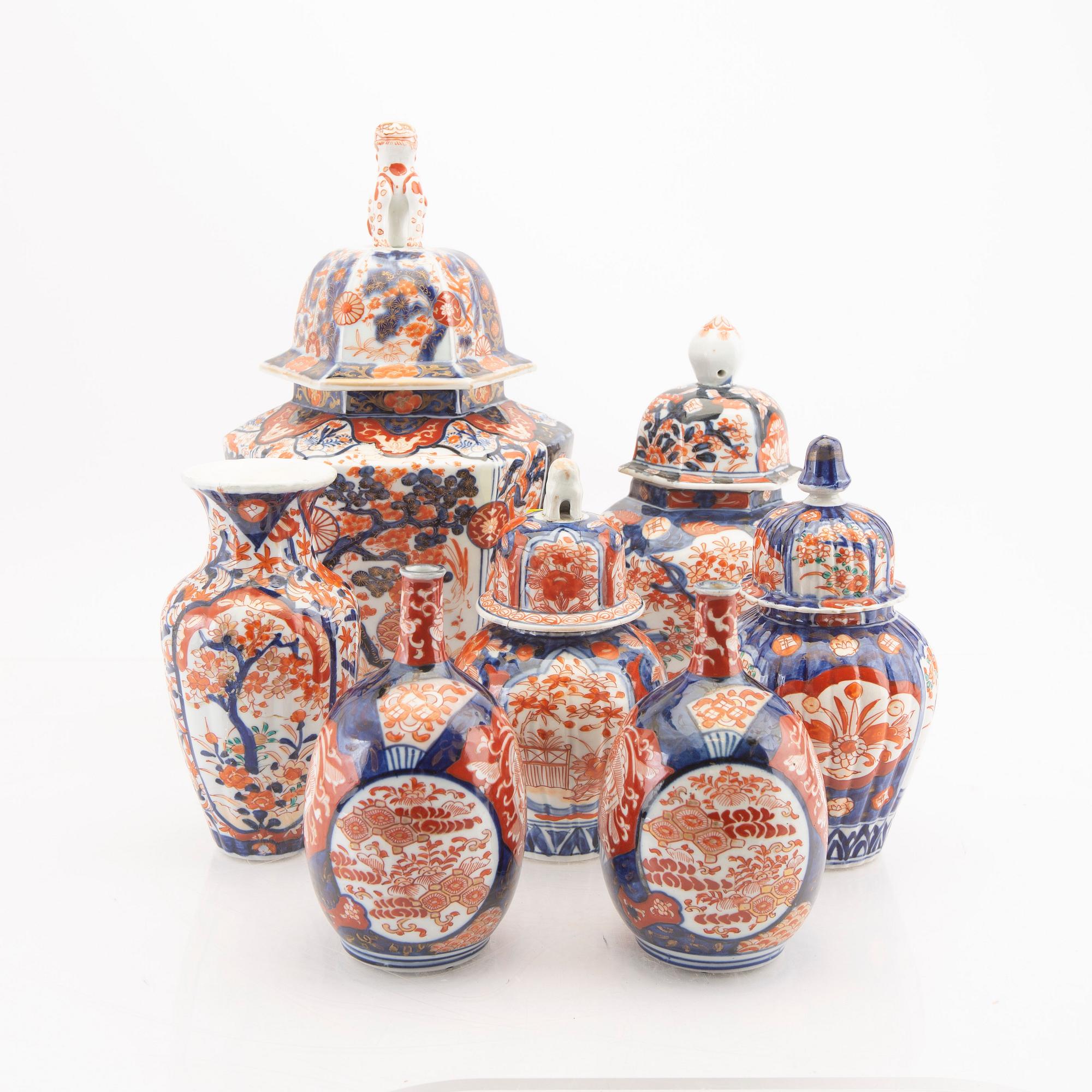 Urnor och vaser 7 dlr Japan Imari 18/1900-tal porslin.