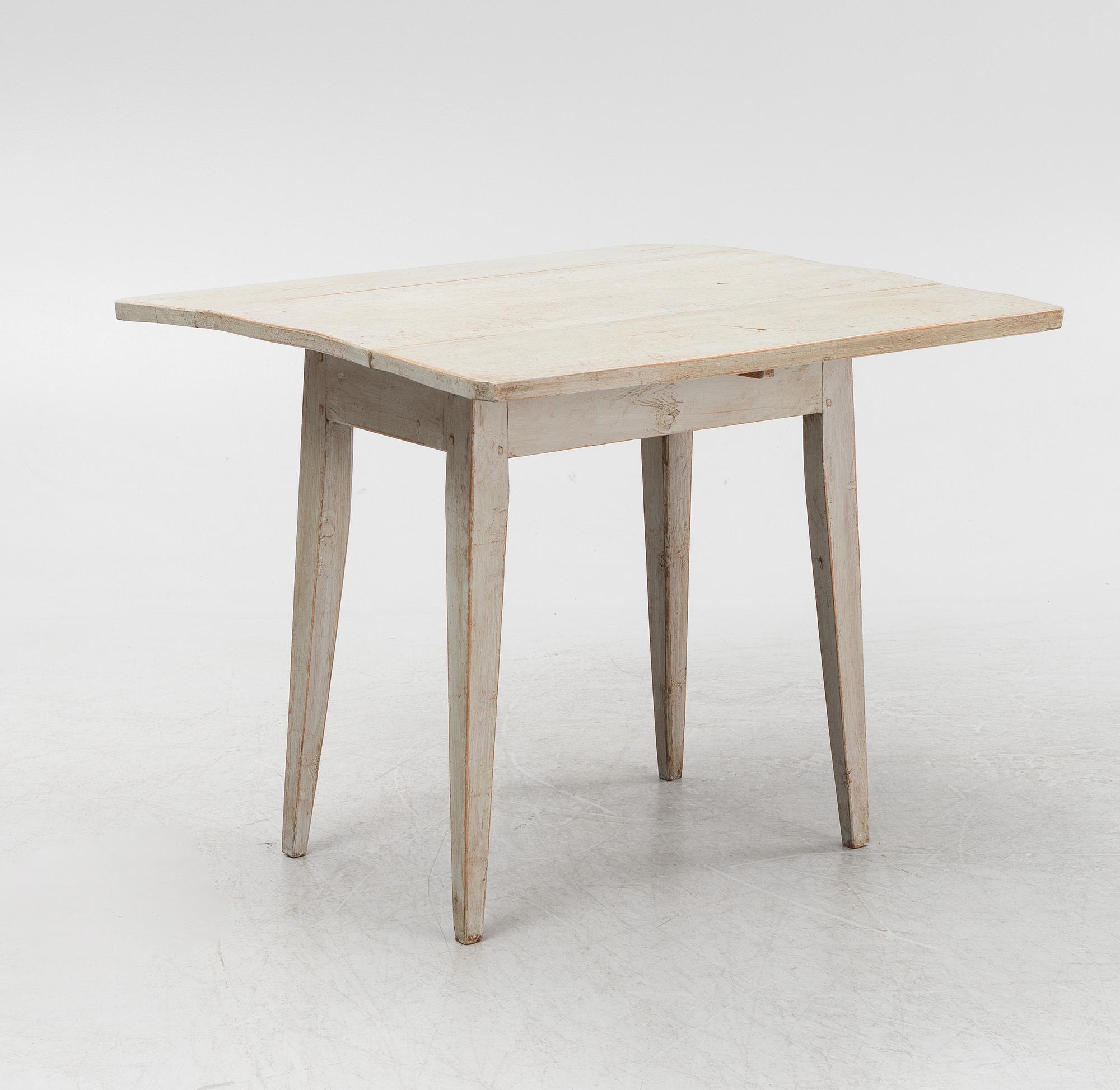 A drop-leaf table, 19th century.