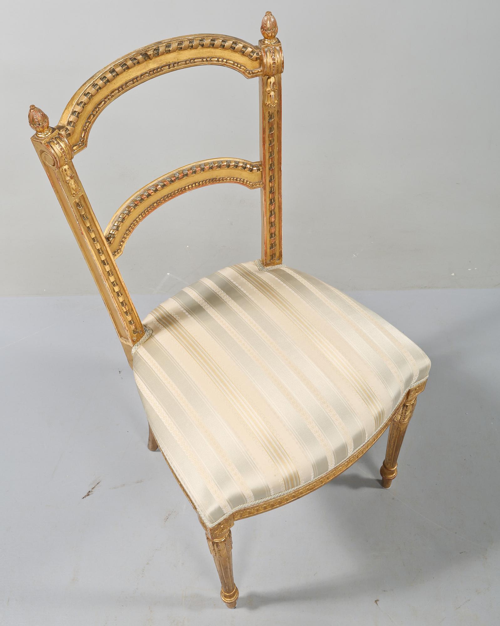 STOLAR, ett par, Louis XVI-stil, omkring år 1900.