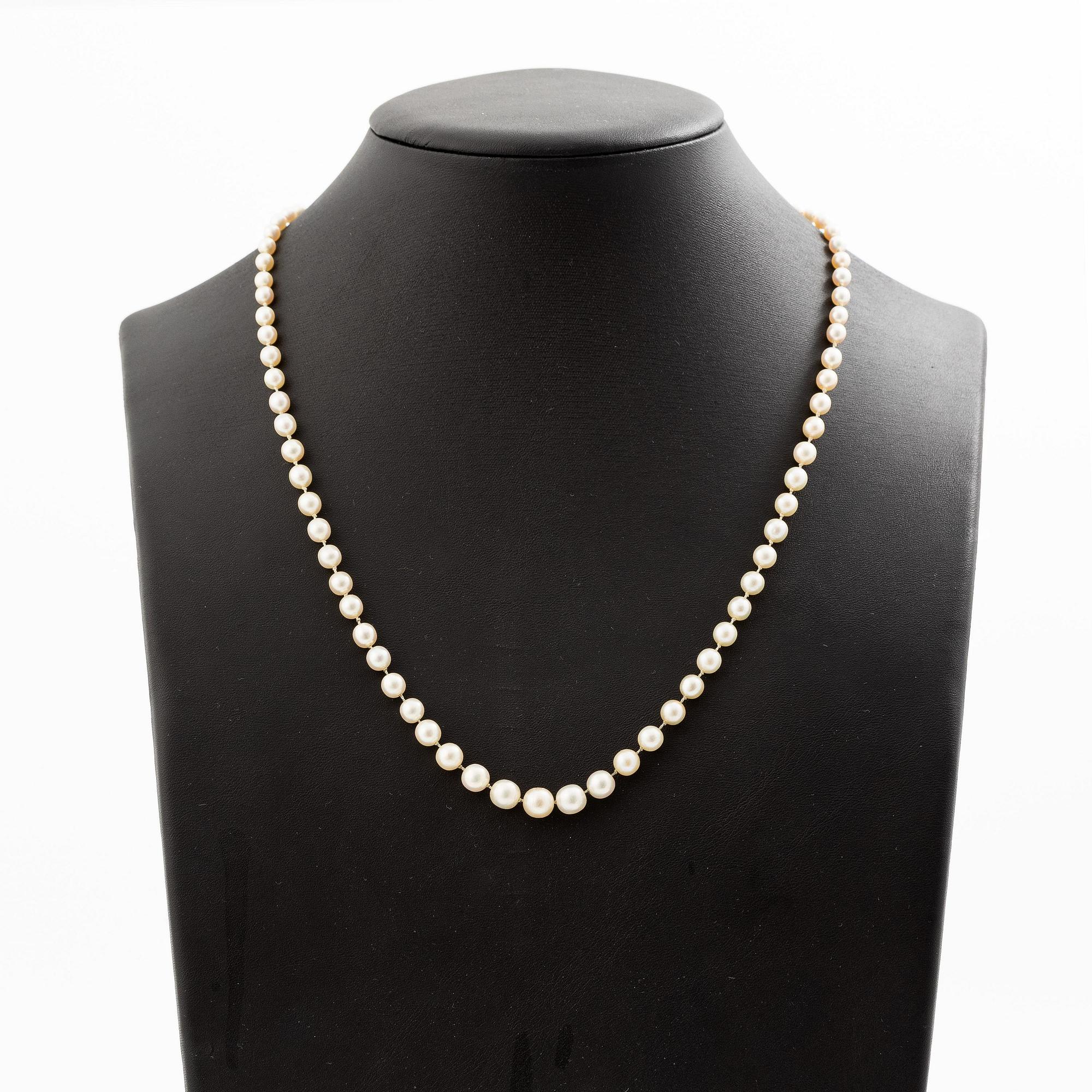 Collier pärlor lås platina med gammalslipade diamanter.