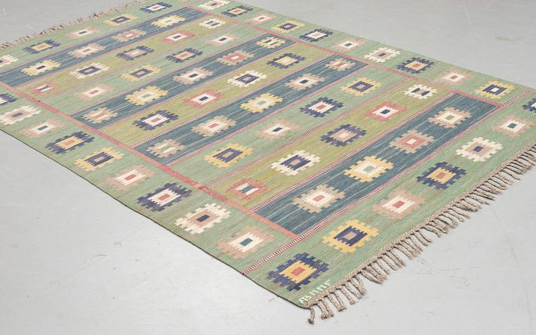 Märta Måås-Fjetterström, a carpet, "Grön äng", flat weave, ca 291 x 207 cm, signed AB MMF.