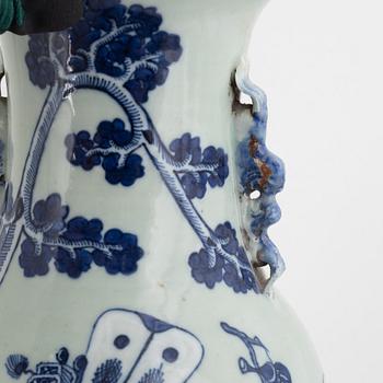 A Chinese vase, late Qing dynasty.