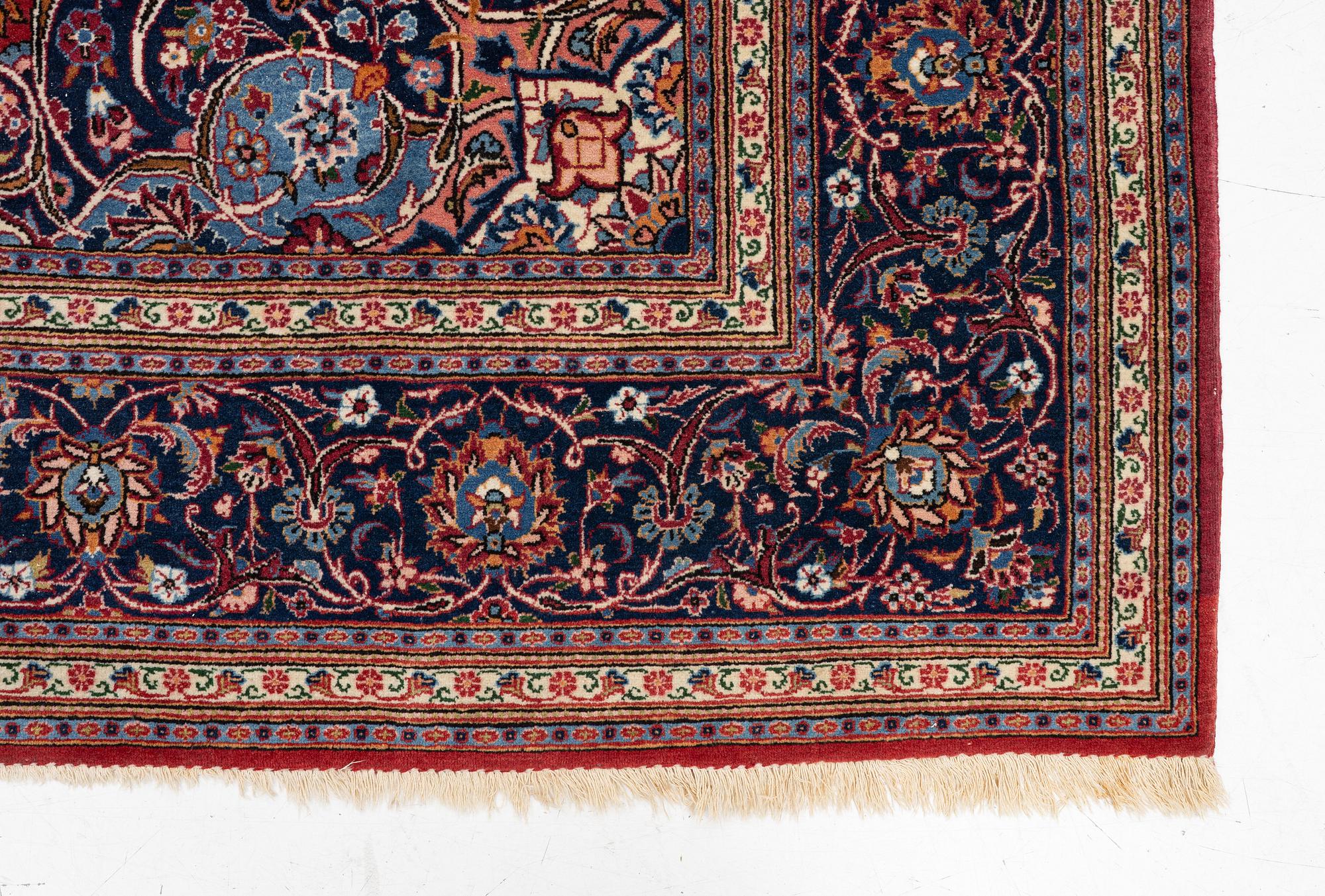 Semi-antique Keshan carpet, approx. 319 x 216 cm.