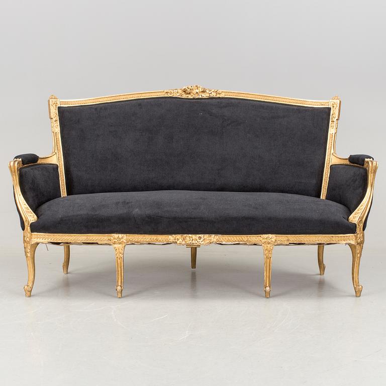 A Louis XVI-style sofa from the end of the 19th century.