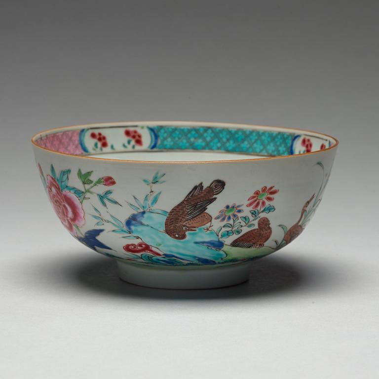 SKÅL, porslin. Qingdynastin, Qianlong (1736-95).