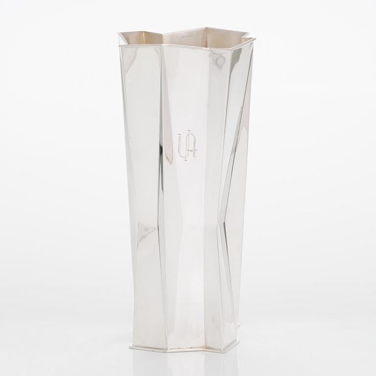 Tapio Wirkkala, silver vase 'TW6-4', Kultakeskus, Hämeenlinna.