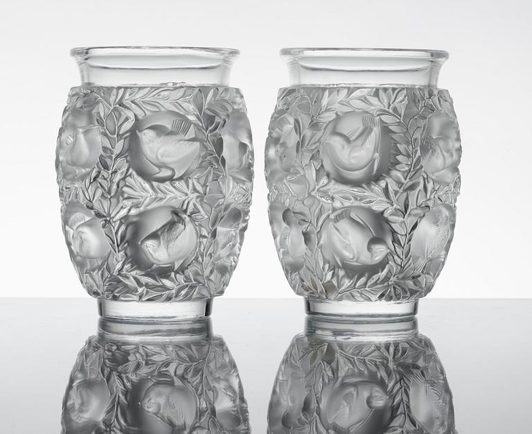 VASER, ett par, glas, "Bagatelle", Lalique, sign. 1900-tal.