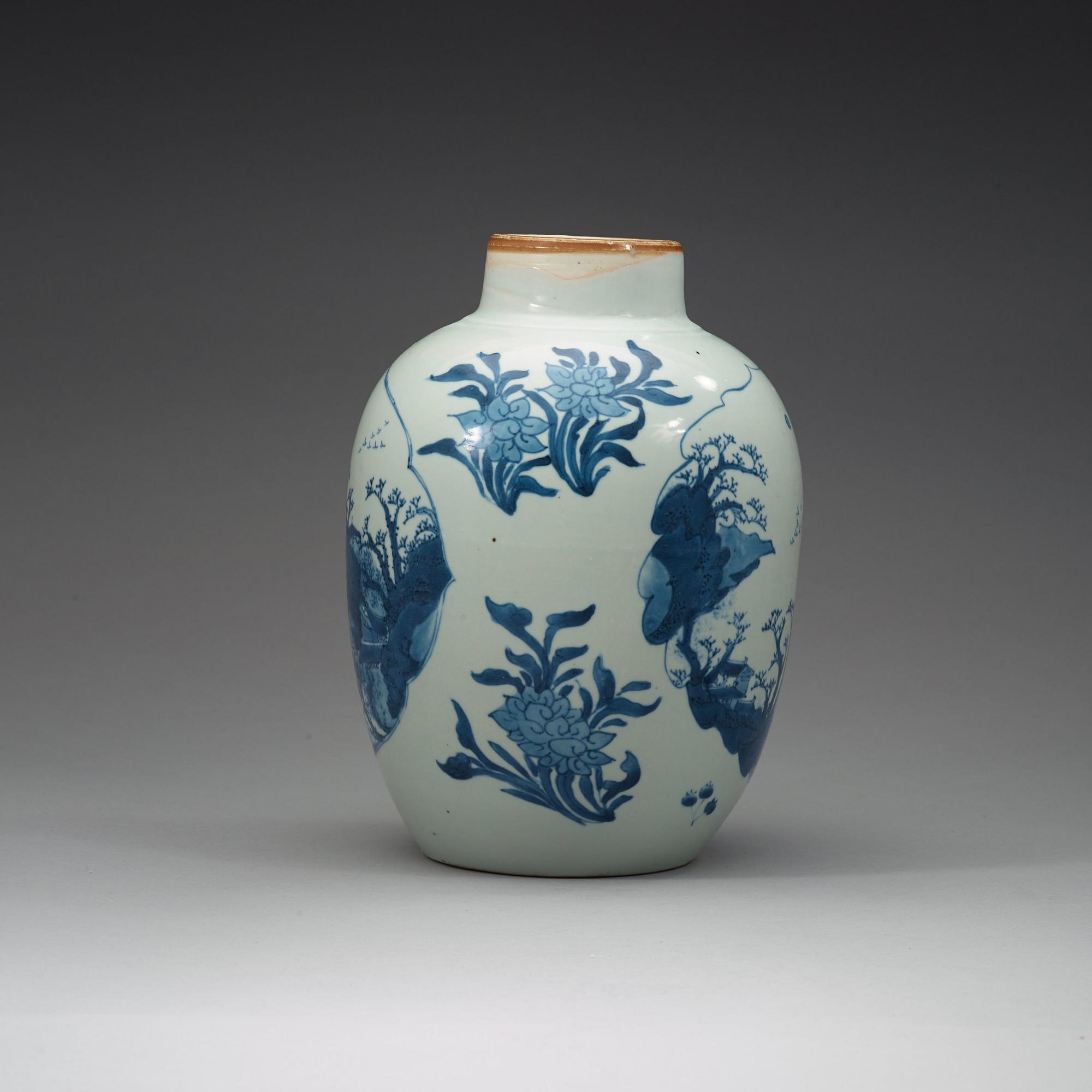 A blue and white Transitional jar, 17th Century.