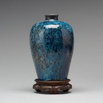 A flambé glazed vase, Qing dynasty, 19th Century.