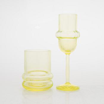 Nanny Still, glasuppsättning, 57 delar, "Sultan" Riihimäen Lasi OY. I produktion 1967-1969.