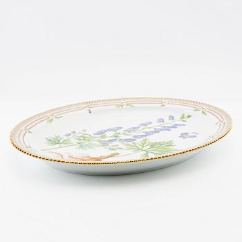 A DISH, porcelain Flora Danica, Royal Copenhagen 1962. - Bukowskis