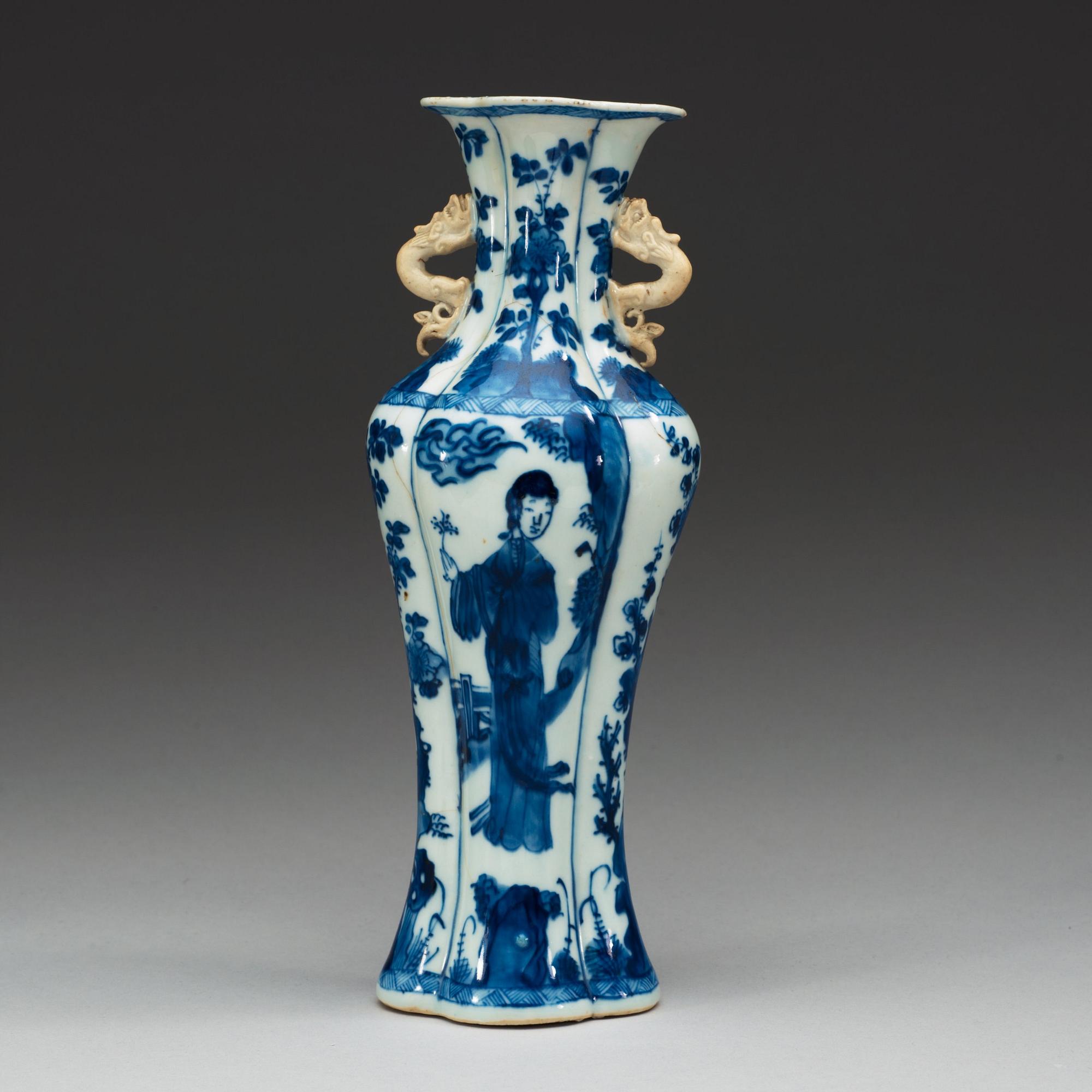 VAS, porslin. Qing dynastin, Kangxi (1662-1722).
